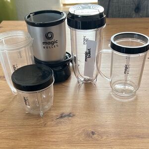 Magic bullet 8piece accessories 4mixing cups 2lids and base